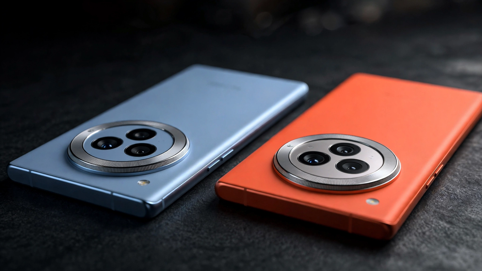 Oppo Find X10 in den Farben Glacier Blue und Glow Coral mit runder Hasselblad-Triple-Kamera auf der Rückseite